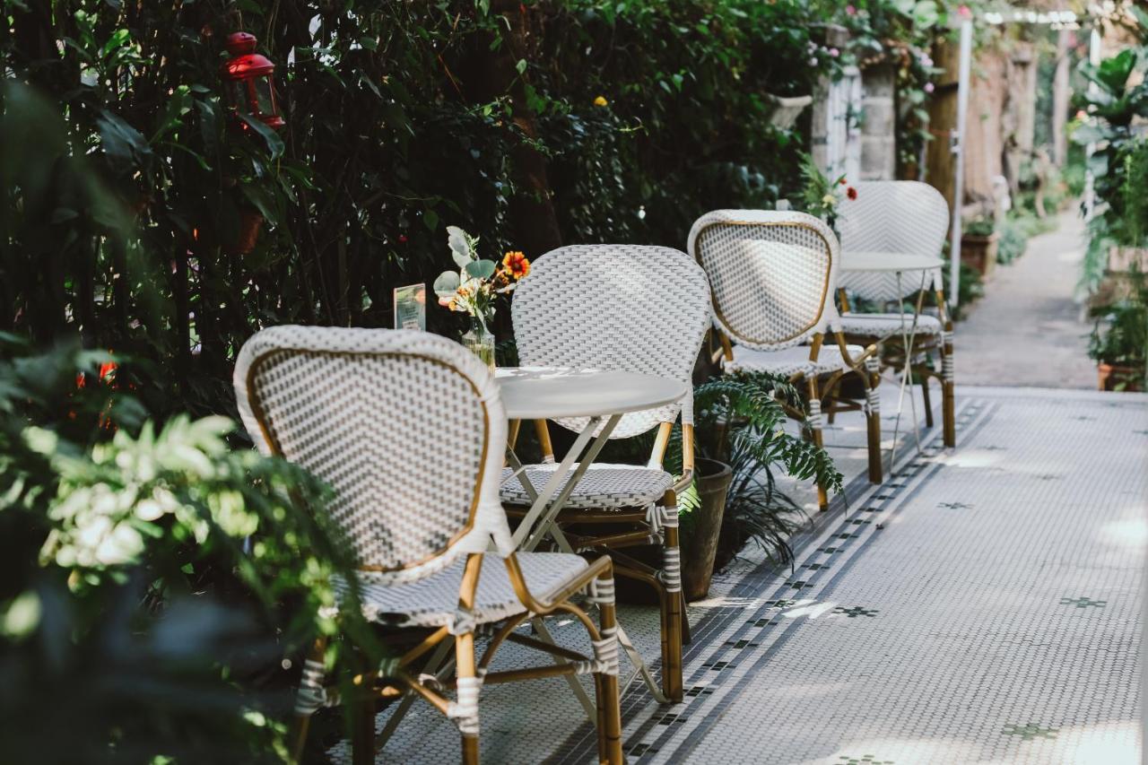 Shenzhen No'6 Garden Villa --French Window With Garden View,Close To Sea World &Shekou Ferry Port &K11 Ecoast &Subway Nearby ,Offer Western Food And Coffee &English Speaking With Tour Services Dış mekan fotoğraf