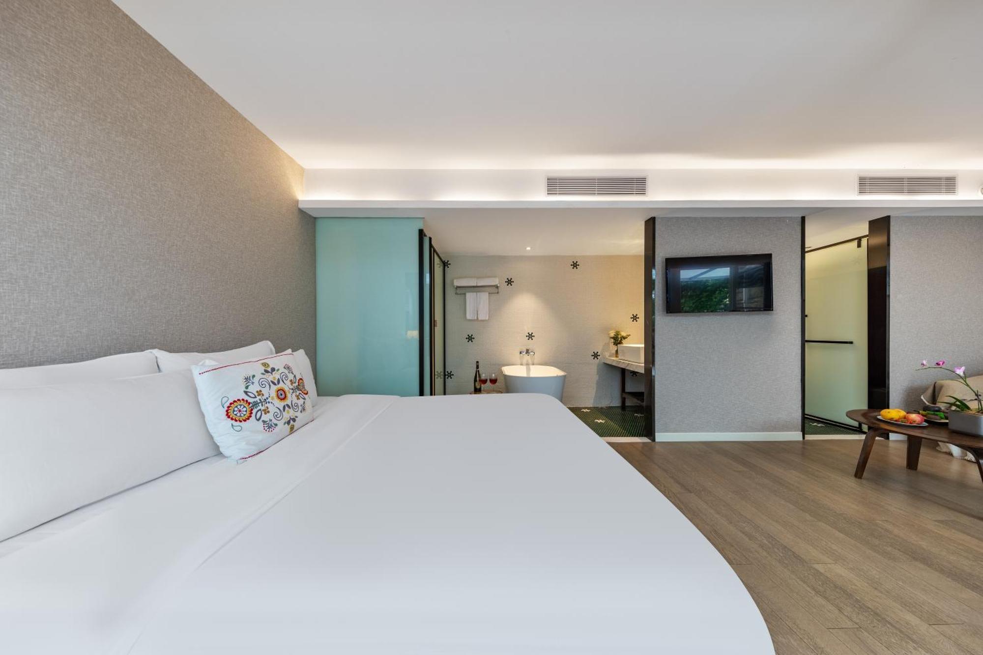 Shenzhen No'6 Garden Villa --French Window With Garden View,Close To Sea World &Shekou Ferry Port &K11 Ecoast &Subway Nearby ,Offer Western Food And Coffee &English Speaking With Tour Services Dış mekan fotoğraf