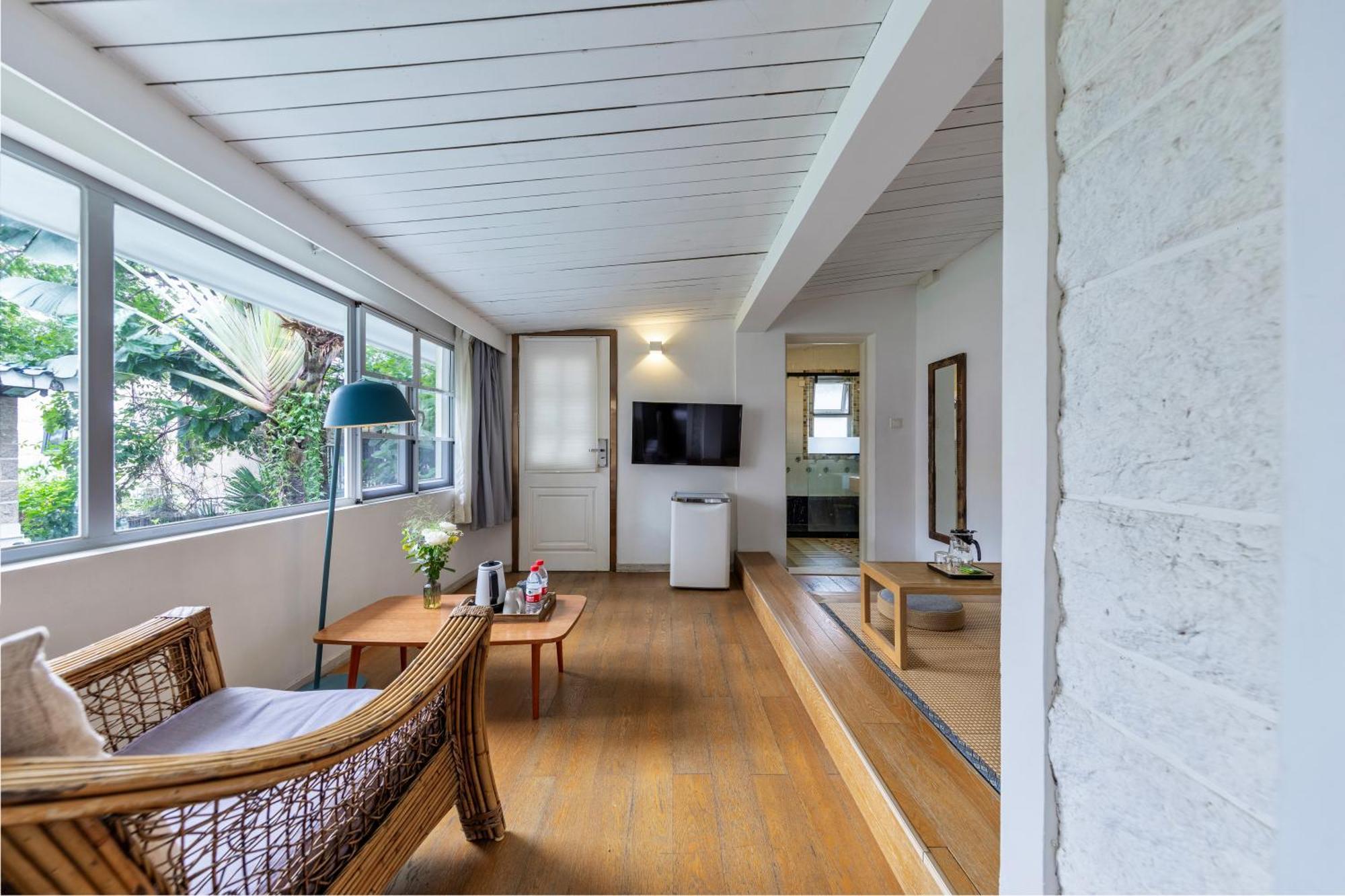 Shenzhen No'6 Garden Villa --French Window With Garden View,Close To Sea World &Shekou Ferry Port &K11 Ecoast &Subway Nearby ,Offer Western Food And Coffee &English Speaking With Tour Services Dış mekan fotoğraf