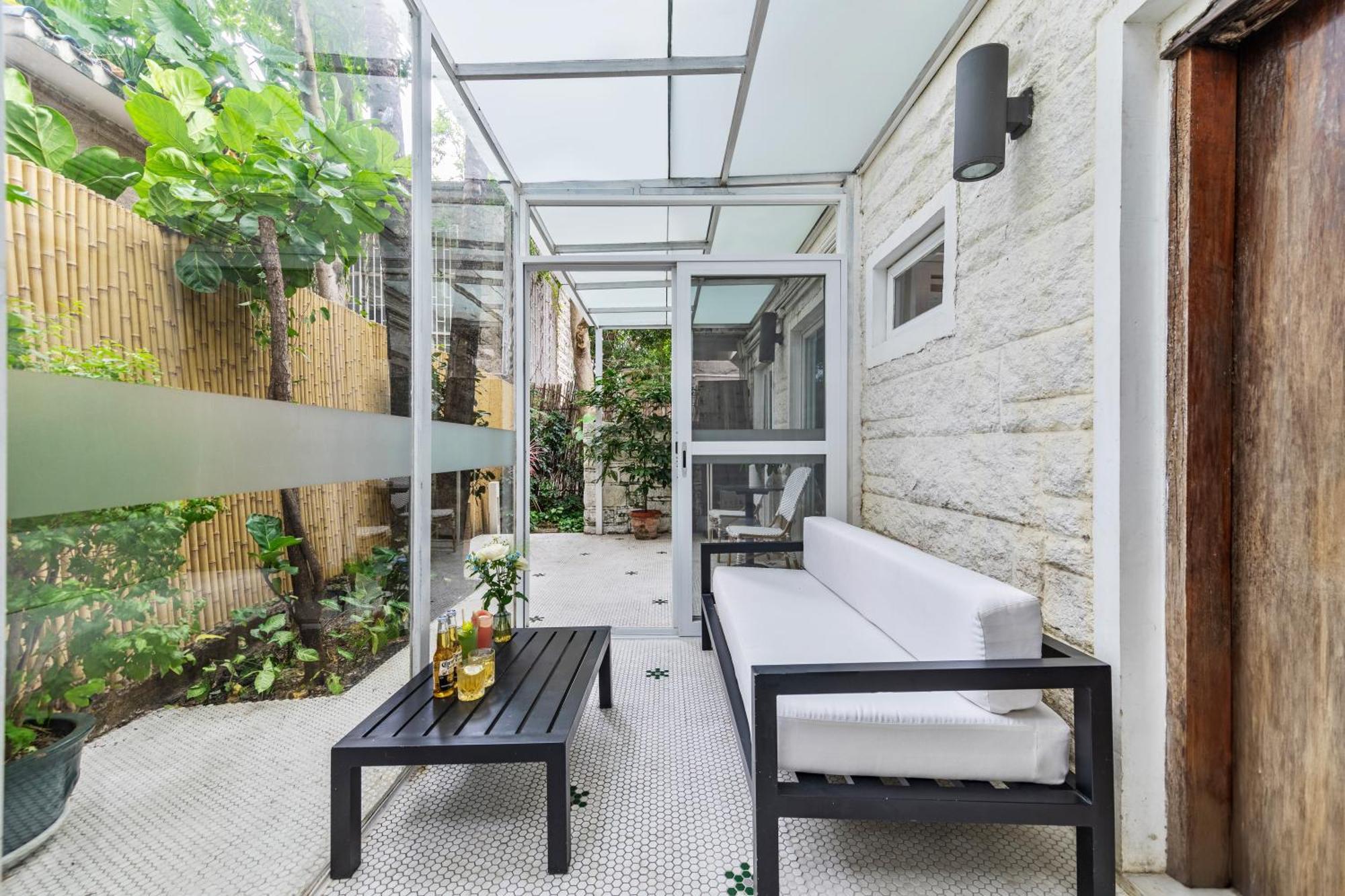 Shenzhen No'6 Garden Villa --French Window With Garden View,Close To Sea World &Shekou Ferry Port &K11 Ecoast &Subway Nearby ,Offer Western Food And Coffee &English Speaking With Tour Services Dış mekan fotoğraf