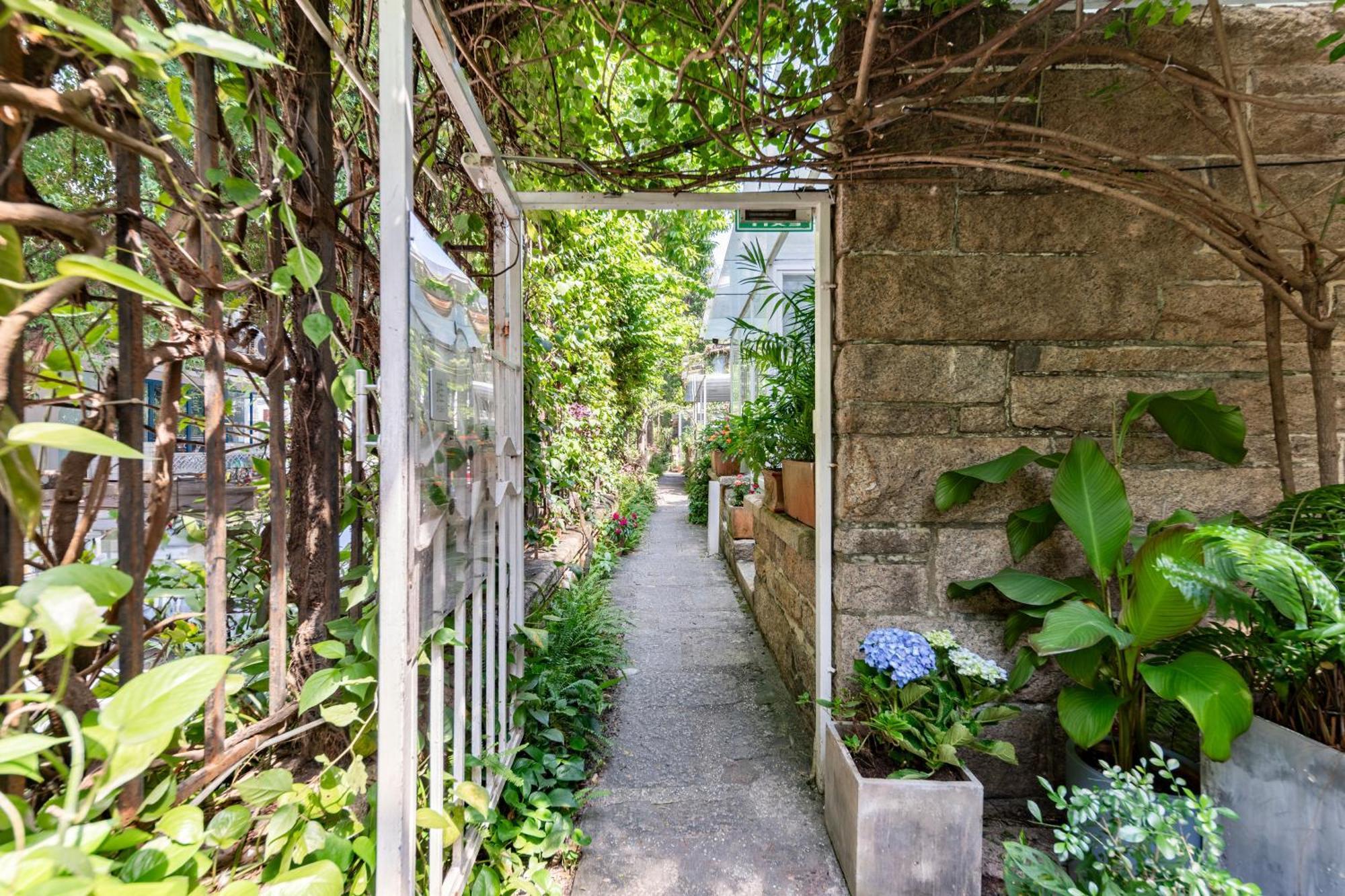 Shenzhen No'6 Garden Villa --French Window With Garden View,Close To Sea World &Shekou Ferry Port &K11 Ecoast &Subway Nearby ,Offer Western Food And Coffee &English Speaking With Tour Services Dış mekan fotoğraf