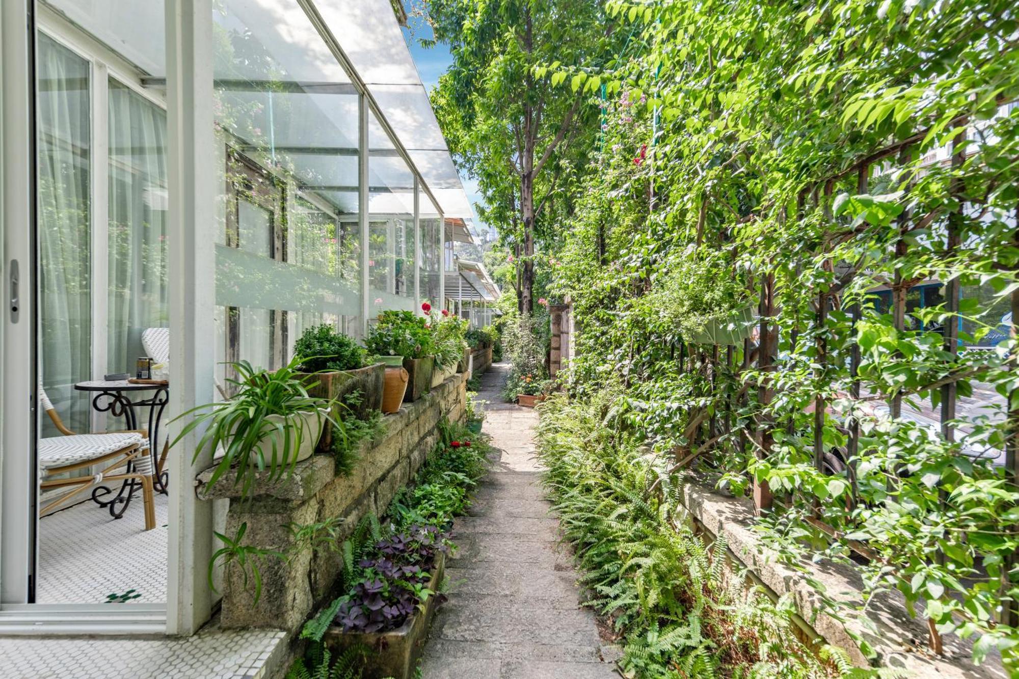 Shenzhen No'6 Garden Villa --French Window With Garden View,Close To Sea World &Shekou Ferry Port &K11 Ecoast &Subway Nearby ,Offer Western Food And Coffee &English Speaking With Tour Services Dış mekan fotoğraf
