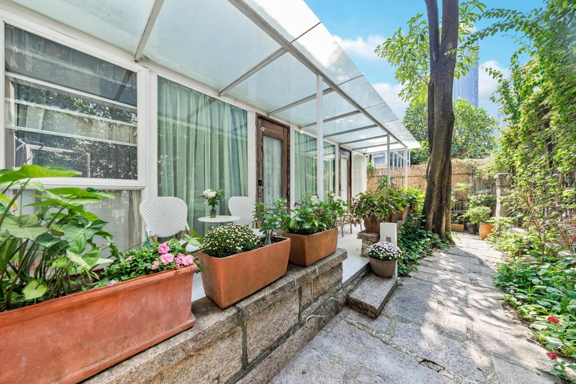 Shenzhen No'6 Garden Villa --French Window With Garden View,Close To Sea World &Shekou Ferry Port &K11 Ecoast &Subway Nearby ,Offer Western Food And Coffee &English Speaking With Tour Services Dış mekan fotoğraf
