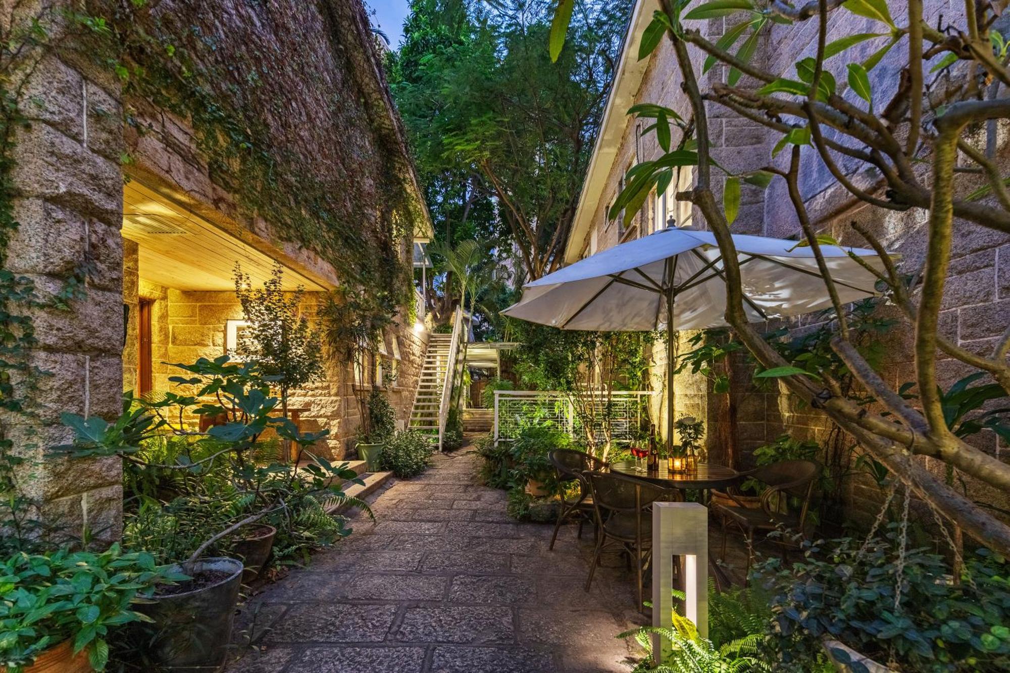 Shenzhen No'6 Garden Villa --French Window With Garden View,Close To Sea World &Shekou Ferry Port &K11 Ecoast &Subway Nearby ,Offer Western Food And Coffee &English Speaking With Tour Services Dış mekan fotoğraf